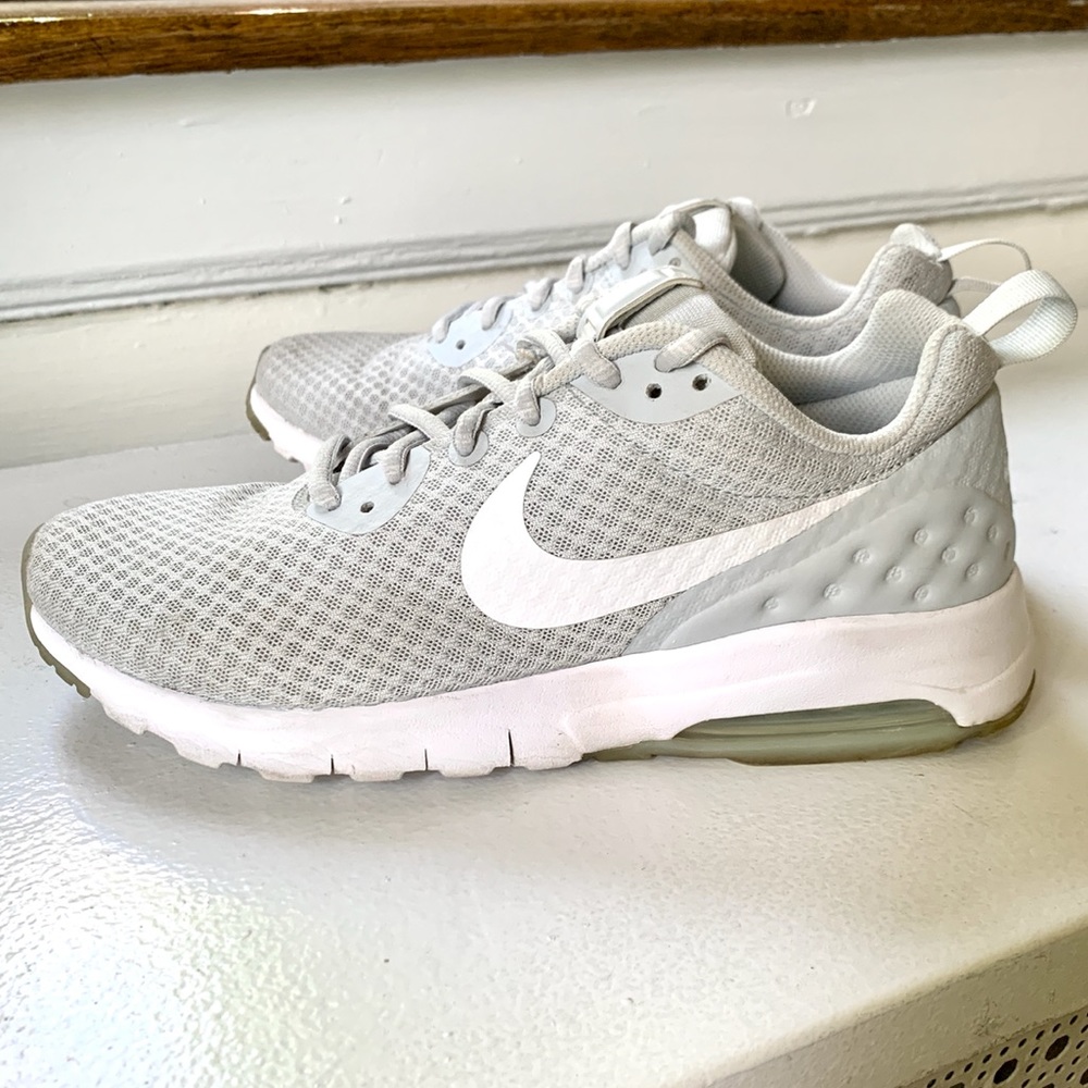 EUC Nike Air Shoes 8